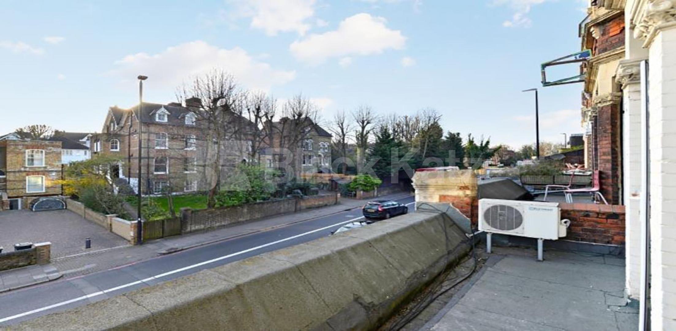 			LARGE STUDIO WITH BALCONY!, Studio Apartment, 1 bath, 1 reception Flat			 Archway Road, HIGHGATE 